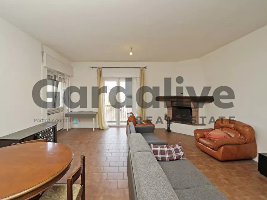 Immagine 3 di Appartamento in vendita  in Via Dante Alighieri a Moniga Del Garda