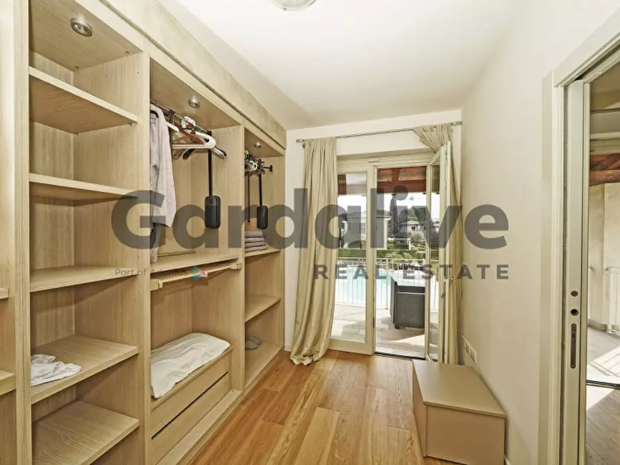Immagine 28 di Villa in vendita  a Manerba Del Garda