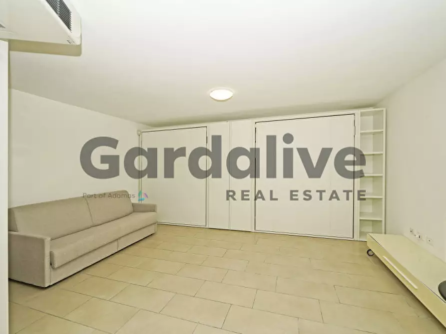 Immagine 37 di Villa in vendita  a Manerba Del Garda