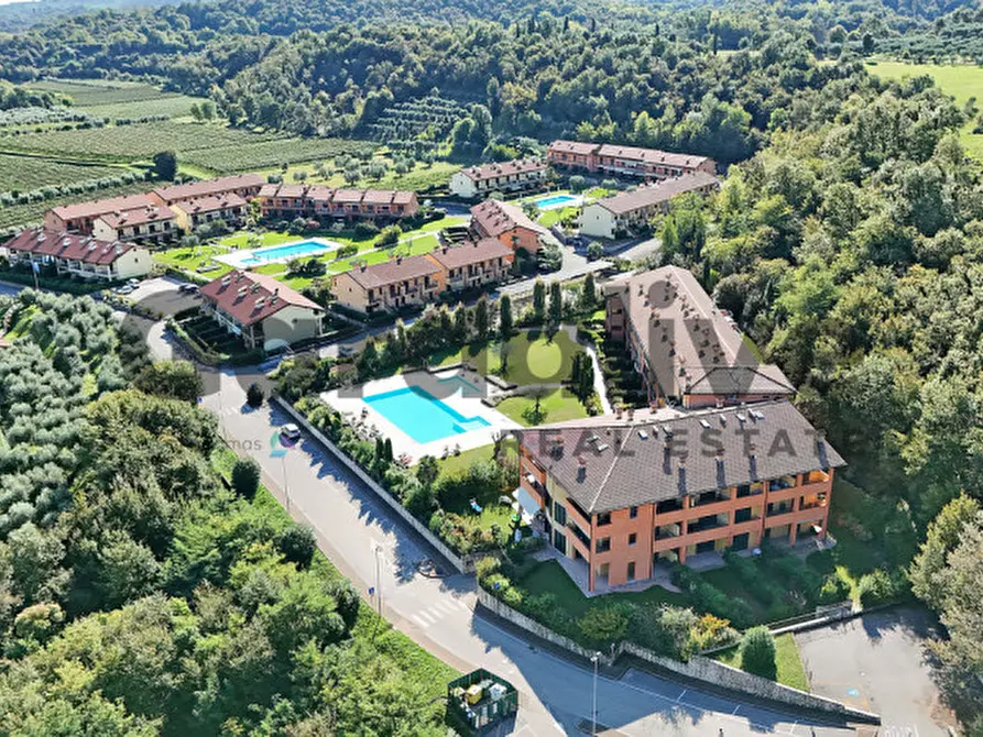 Immagine 14 di Appartamento in vendita  in via borgo alto 17 a Puegnago Sul Garda