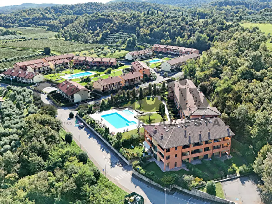 Immagine 36 di Appartamento in vendita  in Via Borgo Alto 17 a Puegnago Sul Garda
