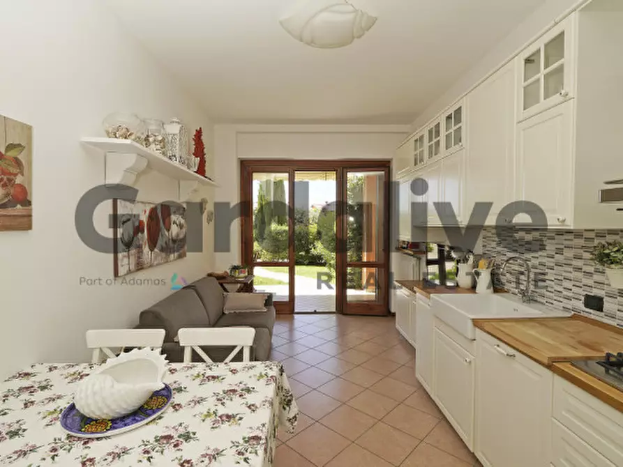 Immagine 10 di Appartamento in vendita  in Via Borgo alto 17 a Puegnago Sul Garda