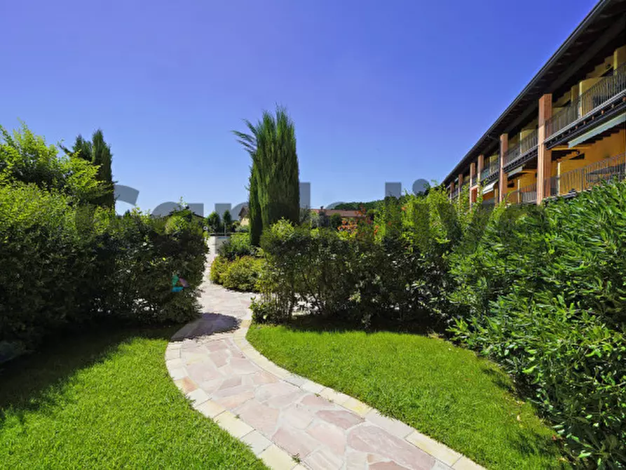 Immagine 31 di Appartamento in vendita  in Via Borgo alto 17 a Puegnago Sul Garda
