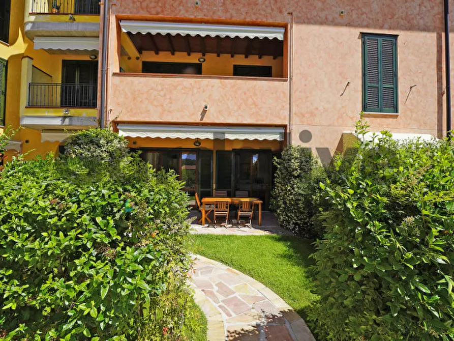 Immagine 32 di Appartamento in vendita  in Via Borgo alto 17 a Puegnago Sul Garda