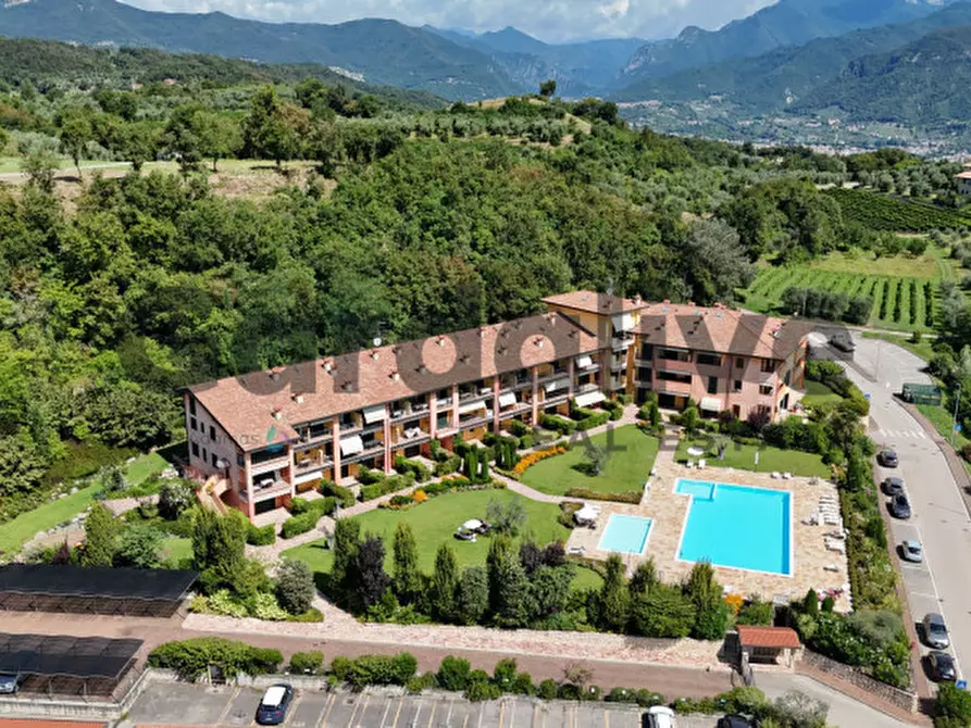 Immagine 50 di Appartamento in vendita  in Via Borgo alto 17 a Puegnago Sul Garda