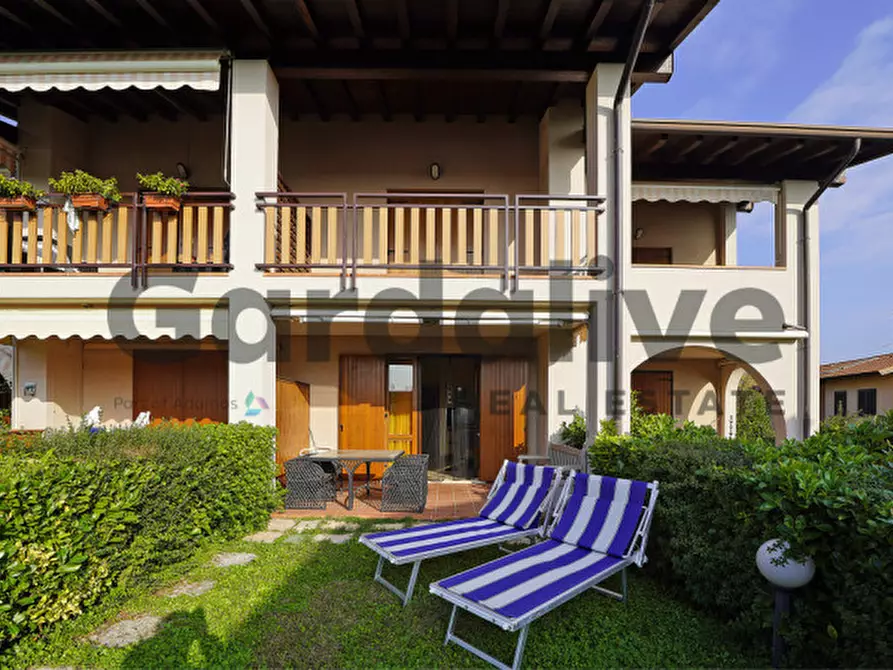 Immagine 1 di Appartamento in vendita  in Via Cabasse a Padenghe Sul Garda