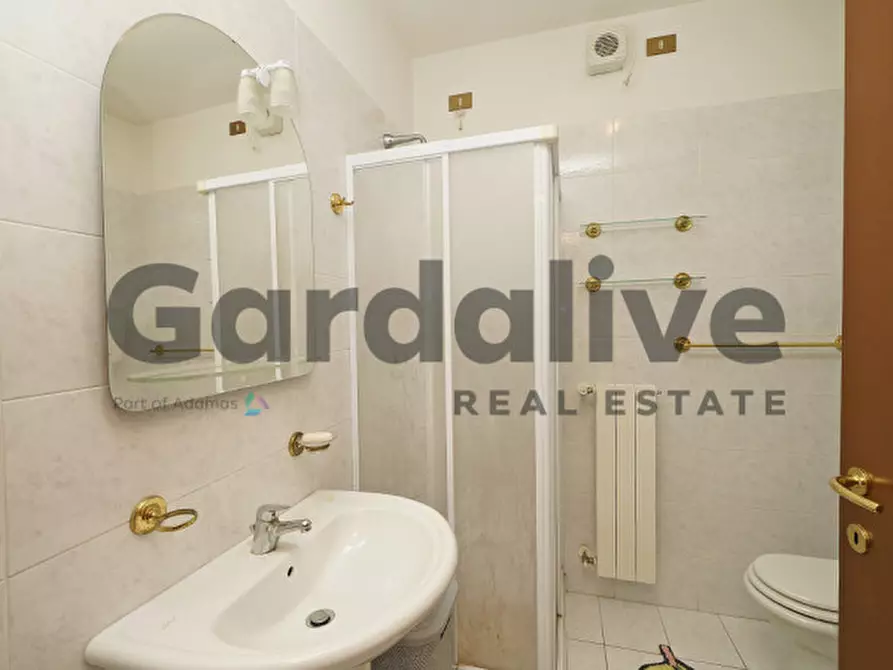 Immagine 14 di Appartamento in vendita  in Via Cabasse a Padenghe Sul Garda