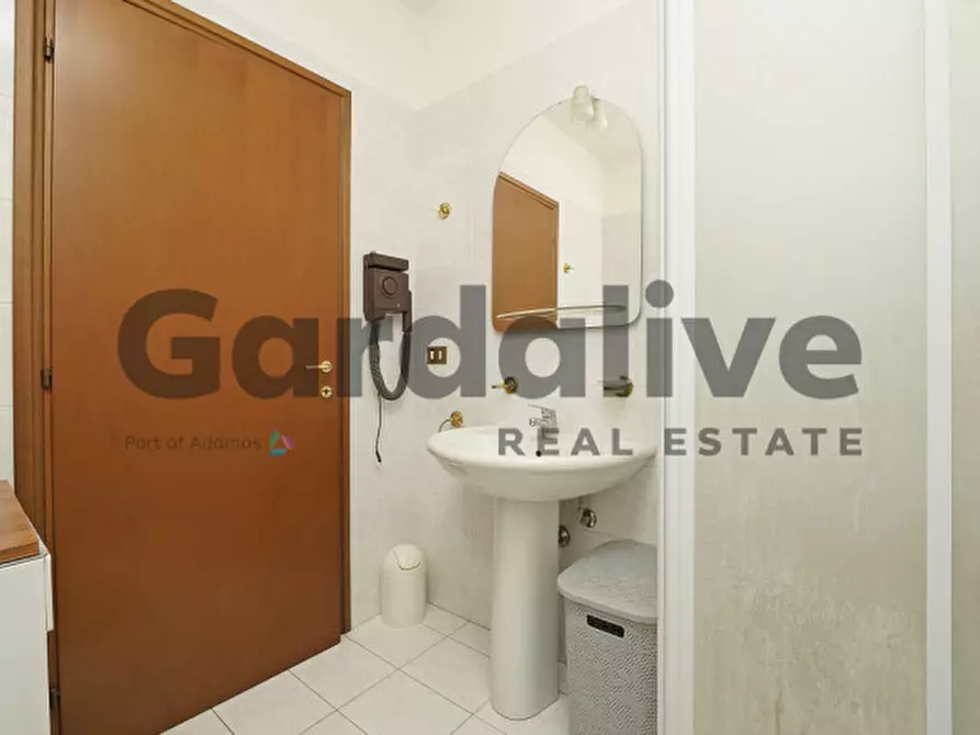 Immagine 15 di Appartamento in vendita  in Via Cabasse a Padenghe Sul Garda