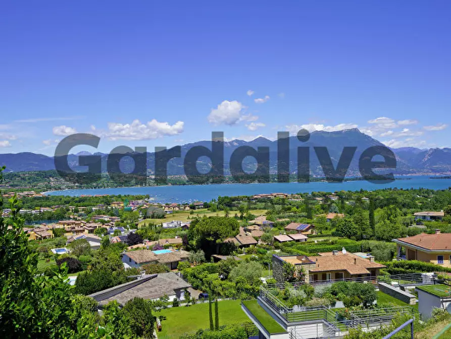 Immagine 1 di Appartamento in vendita  in Via Leutelmonte a Manerba Del Garda