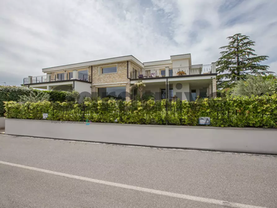 Immagine 7 di Casa quadrifamiliare in vendita  in Via Crispi a Padenghe Sul Garda