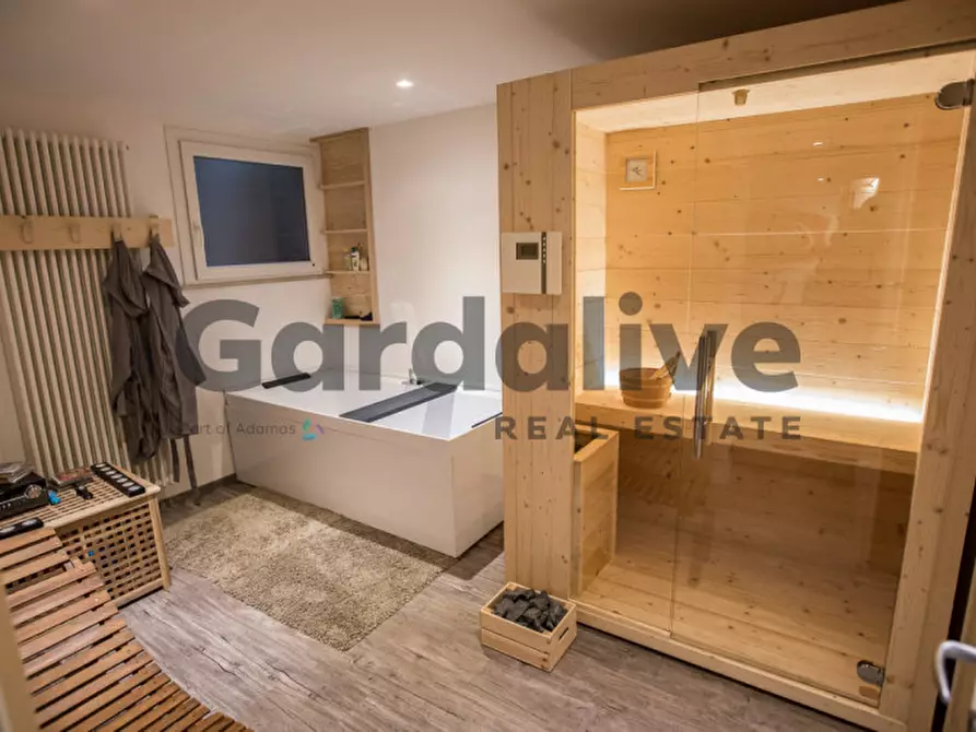 Immagine 17 di Casa quadrifamiliare in vendita  in Via Crispi a Padenghe Sul Garda