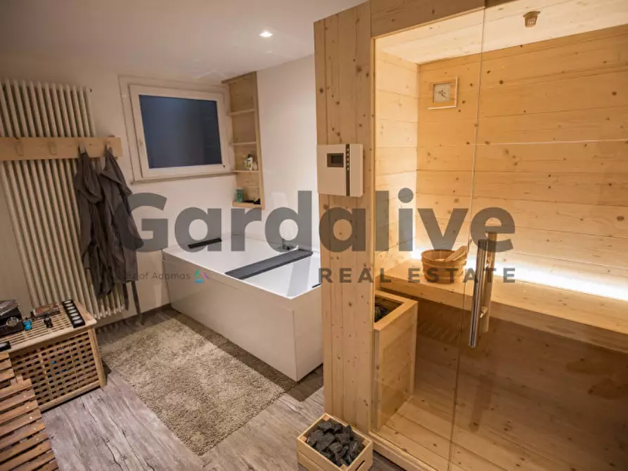 Immagine 18 di Casa quadrifamiliare in vendita  in Via Crispi a Padenghe Sul Garda