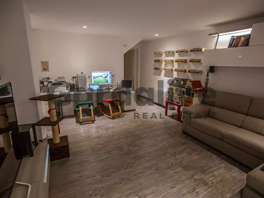 Immagine 24 di Casa quadrifamiliare in vendita  in Via Crispi a Padenghe Sul Garda