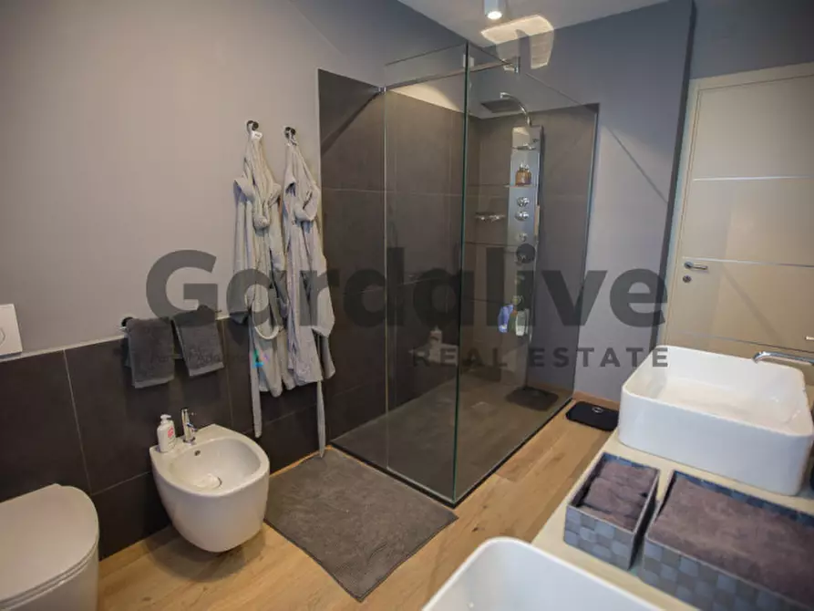 Immagine 41 di Casa quadrifamiliare in vendita  in Via Crispi a Padenghe Sul Garda