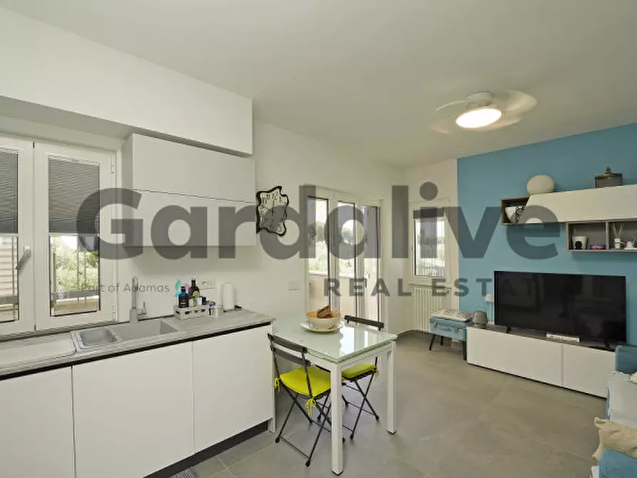 Immagine 3 di Appartamento in vendita  in Via Manara a Padenghe Sul Garda