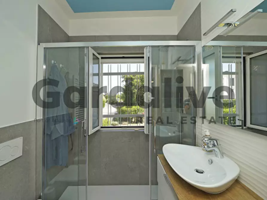 Immagine 12 di Appartamento in vendita  in Via Manara a Padenghe Sul Garda