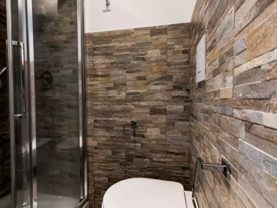 Immagine 6 di Appartamento in affitto  in Via Toledo 300 a Napoli