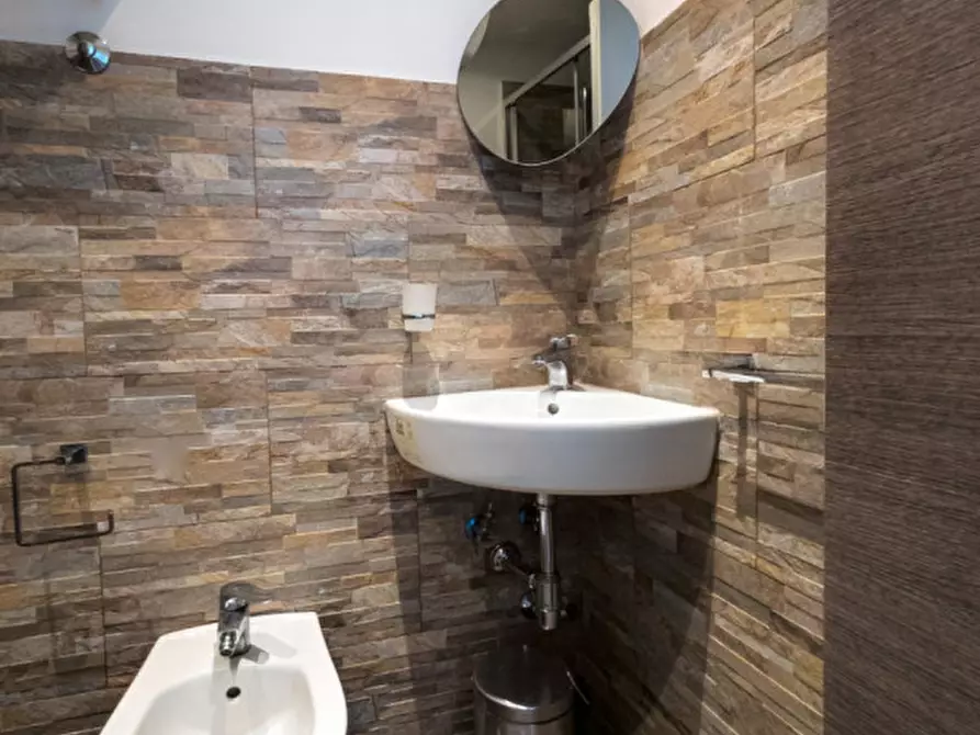 Immagine 7 di Appartamento in affitto  in Via Toledo 300 a Napoli