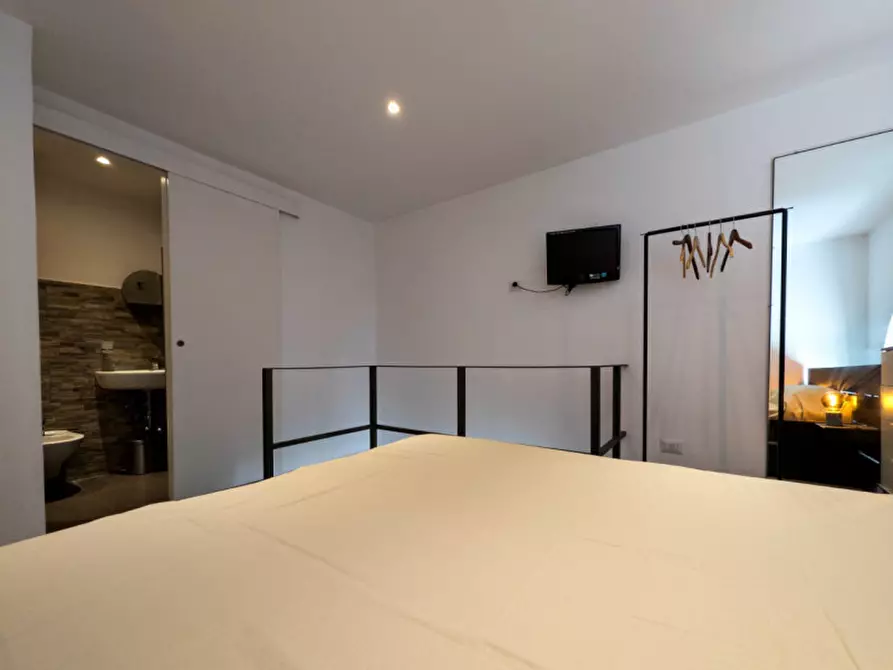 Immagine 11 di Appartamento in affitto  in Via Toledo 300 a Napoli