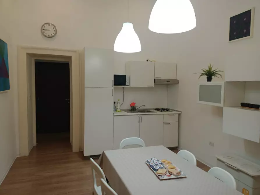 Immagine 2 di Appartamento in affitto  in Via Toledo 300 a Napoli