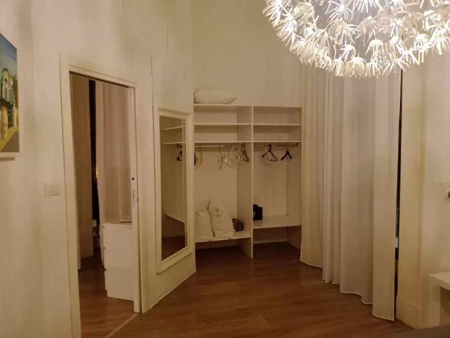 Immagine 7 di Appartamento in affitto  in Via Toledo 300 a Napoli