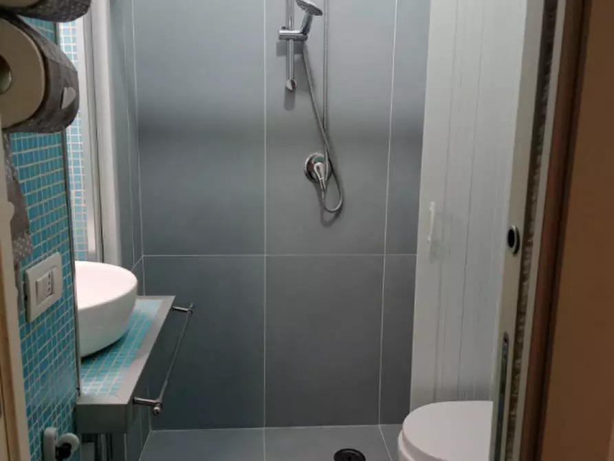 Immagine 12 di Appartamento in affitto  in Via Toledo 300 a Napoli