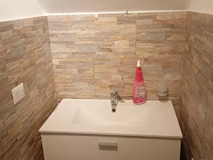 Immagine 7 di Appartamento in affitto  in Via Toledo 300 a Napoli