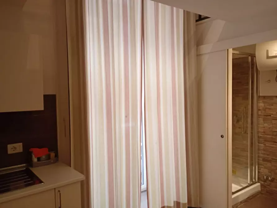 Immagine 20 di Appartamento in affitto  in Via Toledo 316 a Napoli