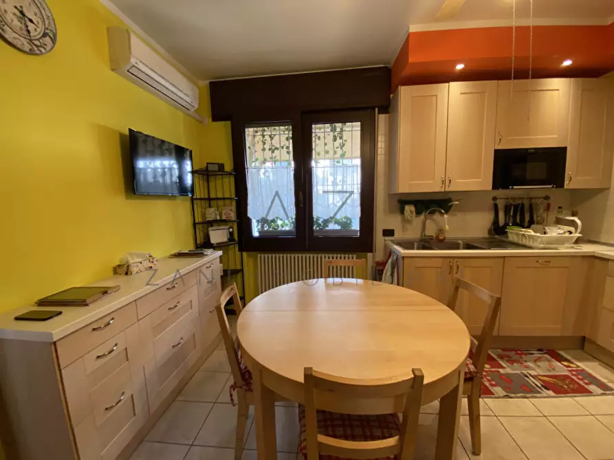 Immagine 6 di Casa bifamiliare in vendita  a Castelfranco Veneto