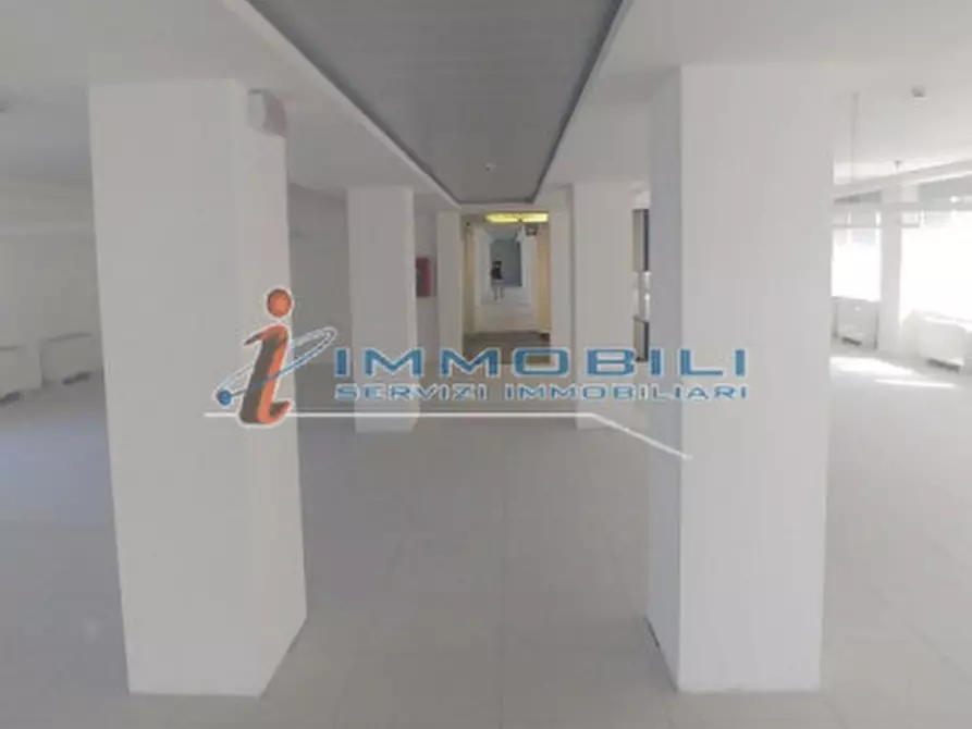 Immagine 8 di Ufficio in affitto  in VIALE MONZA a Milano