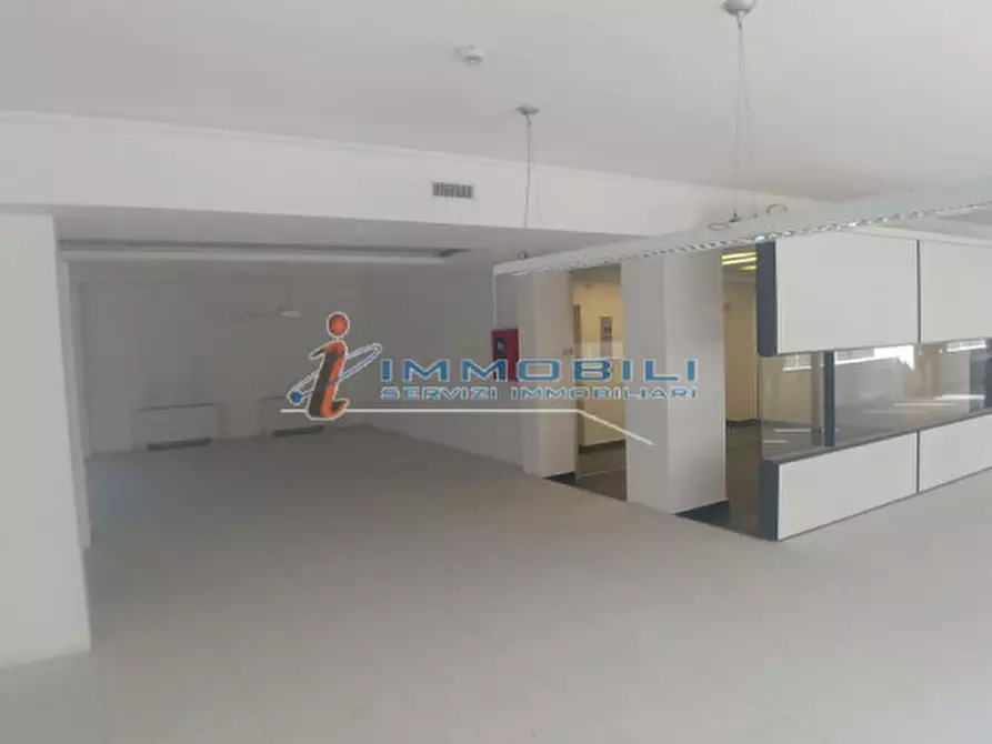 Immagine 9 di Ufficio in affitto  in VIALE MONZA a Milano