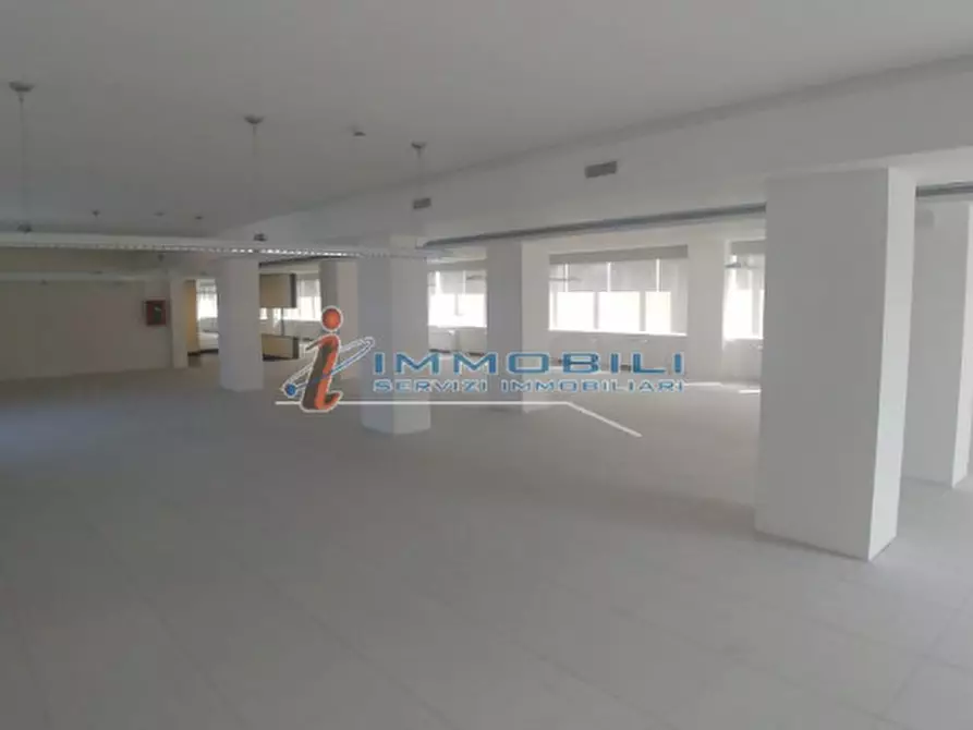 Immagine 10 di Ufficio in affitto  in VIALE MONZA a Milano