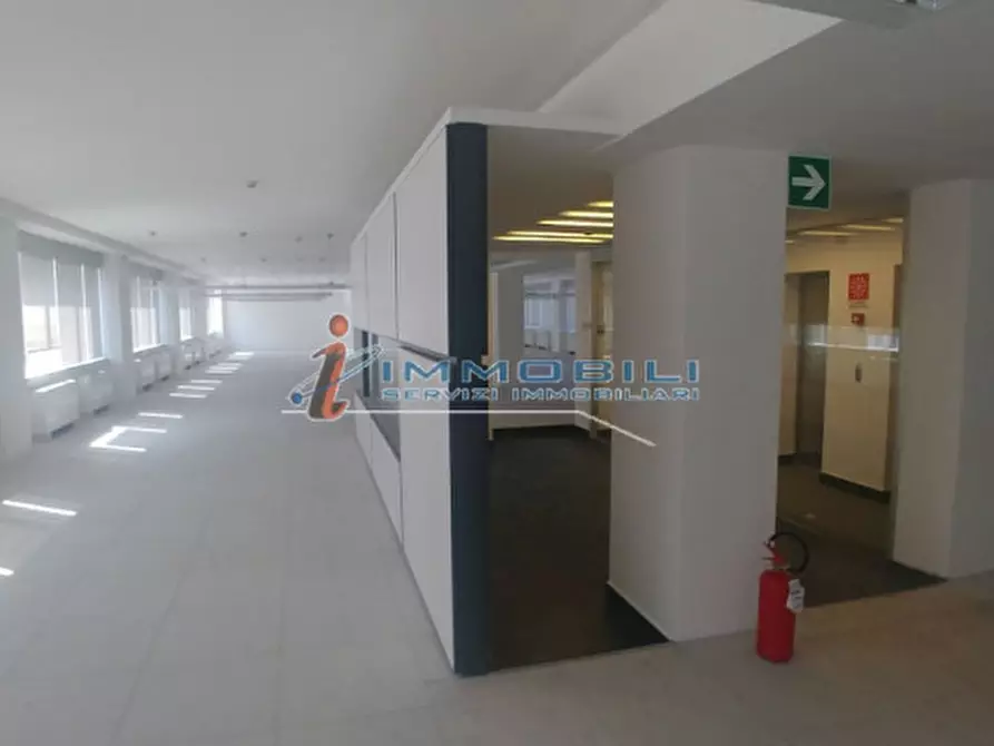 Immagine 11 di Ufficio in affitto  in VIALE MONZA a Milano