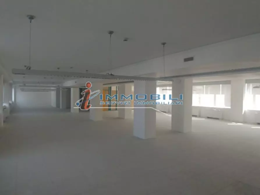 Immagine 12 di Ufficio in affitto  in VIALE MONZA a Milano