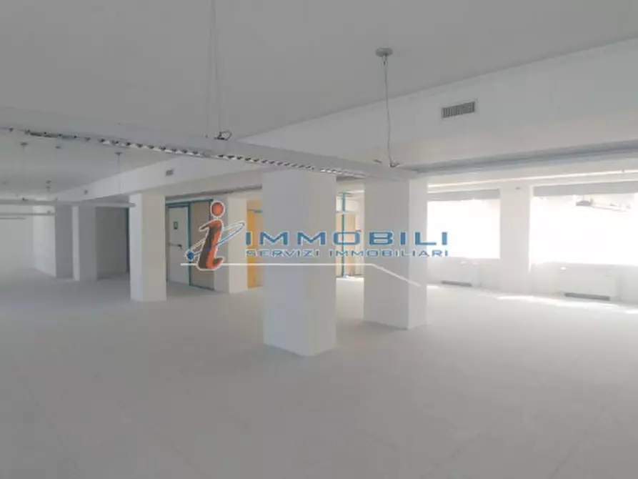 Immagine 13 di Ufficio in affitto  in VIALE MONZA a Milano