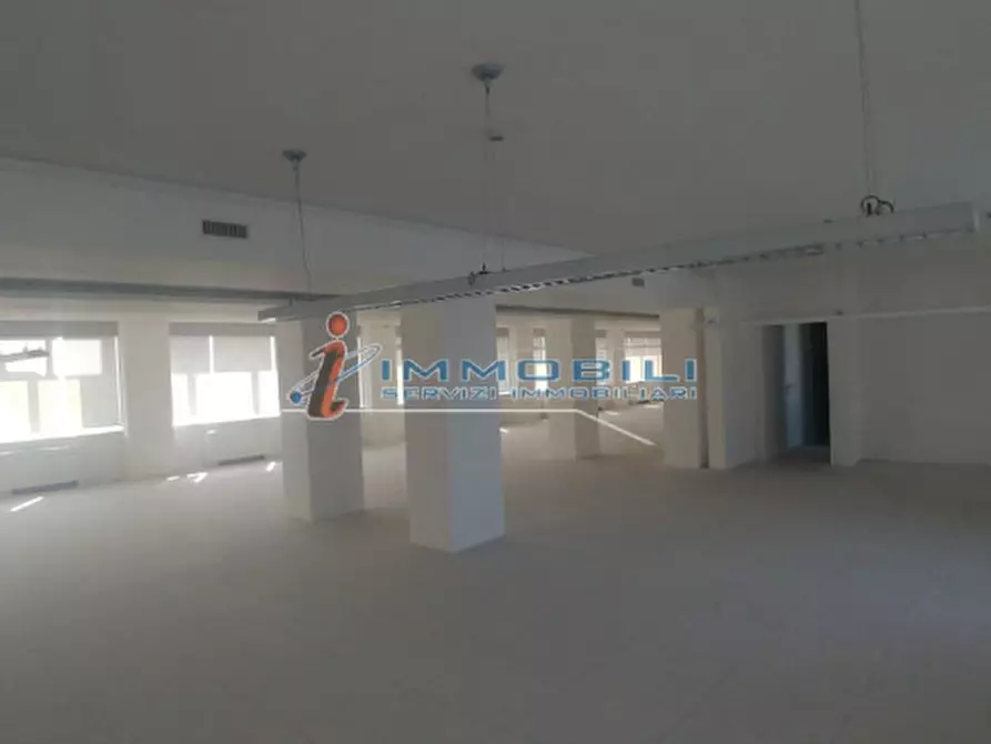 Immagine 14 di Ufficio in affitto  in VIALE MONZA a Milano