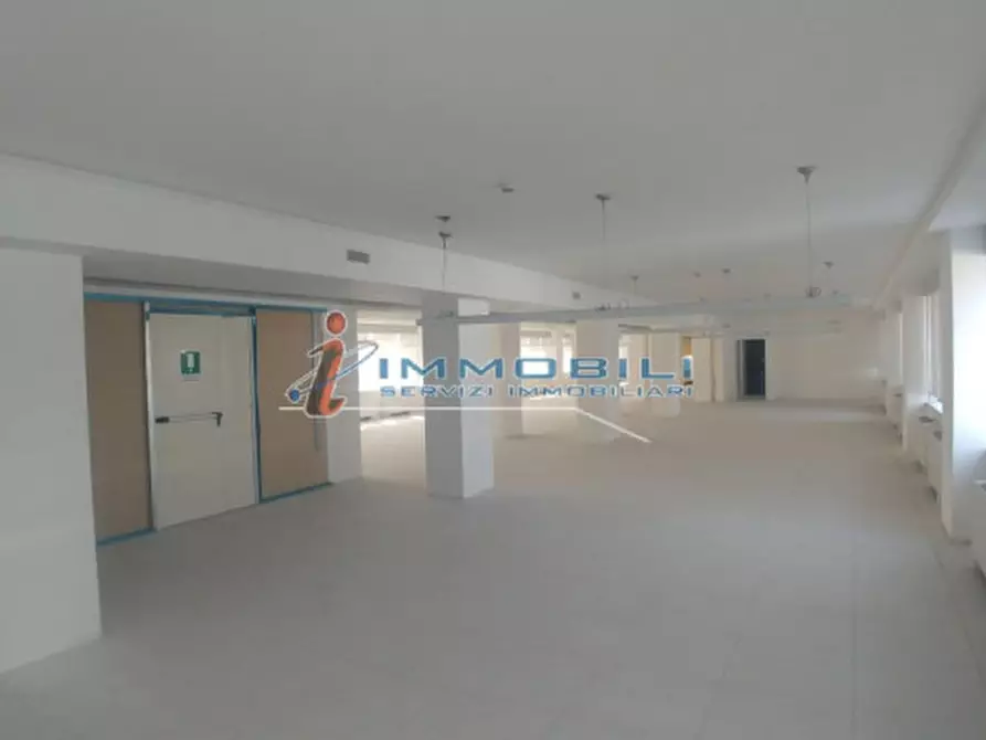 Immagine 17 di Ufficio in affitto  in VIALE MONZA a Milano