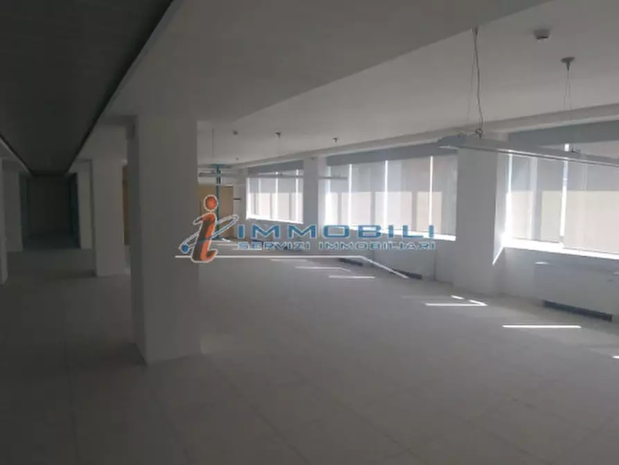 Immagine 22 di Ufficio in affitto  in VIALE MONZA a Milano