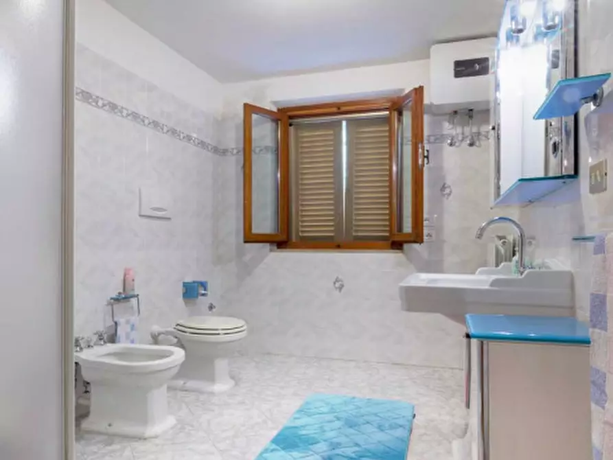 Immagine 40 di Villa in vendita  in via lungarno a Terranuova Bracciolini