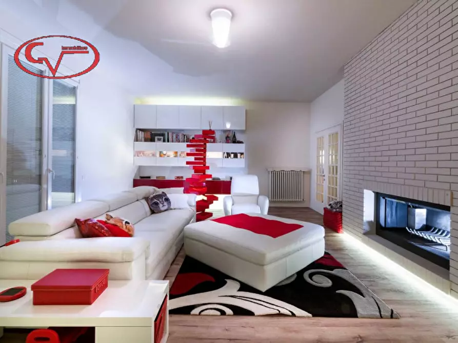 Immagine 50 di Villa in vendita  in via lungarno a Terranuova Bracciolini