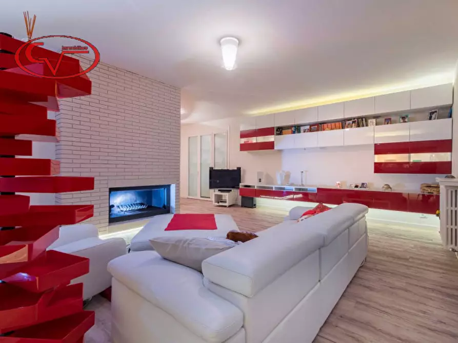 Immagine 51 di Villa in vendita  in via lungarno a Terranuova Bracciolini