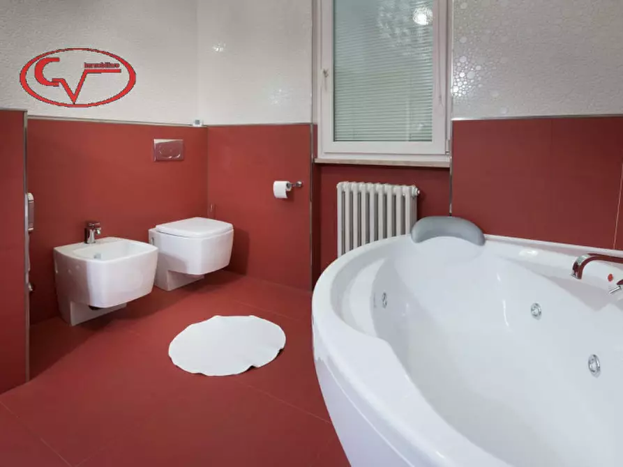 Immagine 60 di Villa in vendita  in via lungarno a Terranuova Bracciolini