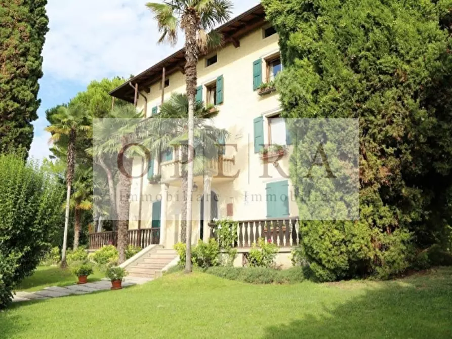 Immagine 1 di Casa indipendente in vendita  a Torri Del Benaco