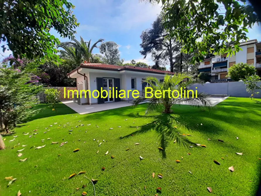 Immagine 1 di Villa in vendita  in BORDIGHERA CENTRO a Bordighera