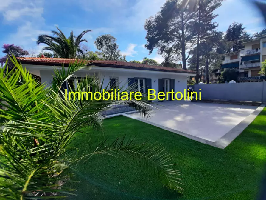 Immagine 1 di Villa in vendita  in BORDIGHERA CENTRO a Bordighera