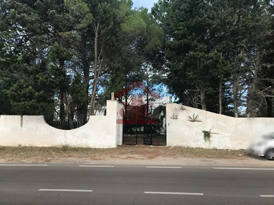 Immagine 1 di Villa in vendita  in strada provinciale 298-lecce-aeroporto san cataldo 1 a Lecce