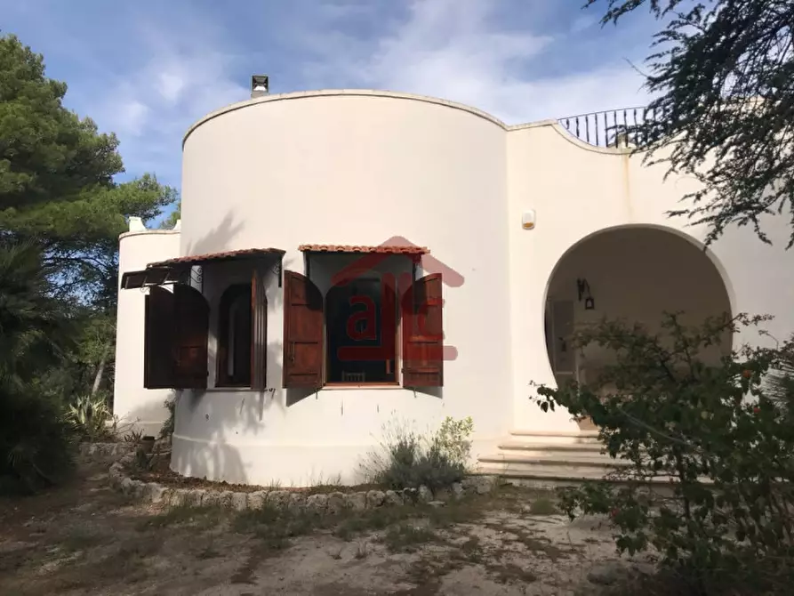 Immagine 2 di Villa in vendita  in strada provinciale 298-lecce-aeroporto san cataldo 1 a Lecce