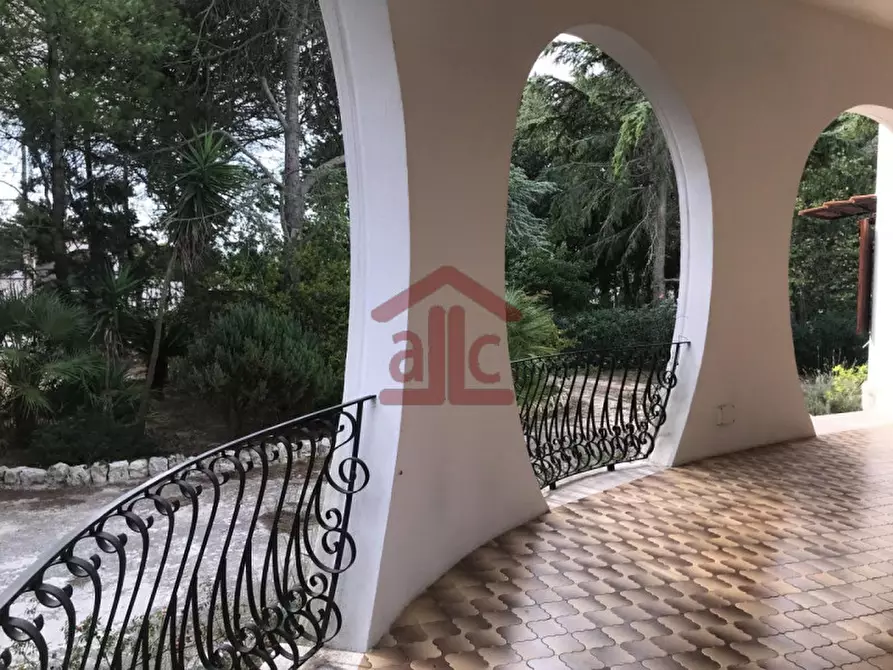 Immagine 48 di Villa in vendita  in strada provinciale 298-lecce-aeroporto san cataldo 1 a Lecce