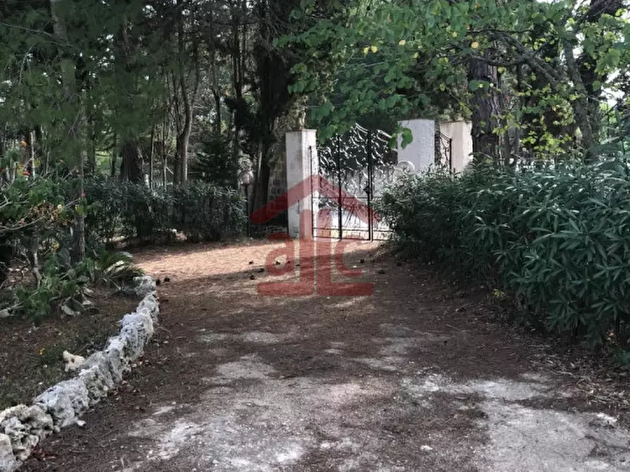 Immagine 49 di Villa in vendita  in strada provinciale 298-lecce-aeroporto san cataldo 1 a Lecce