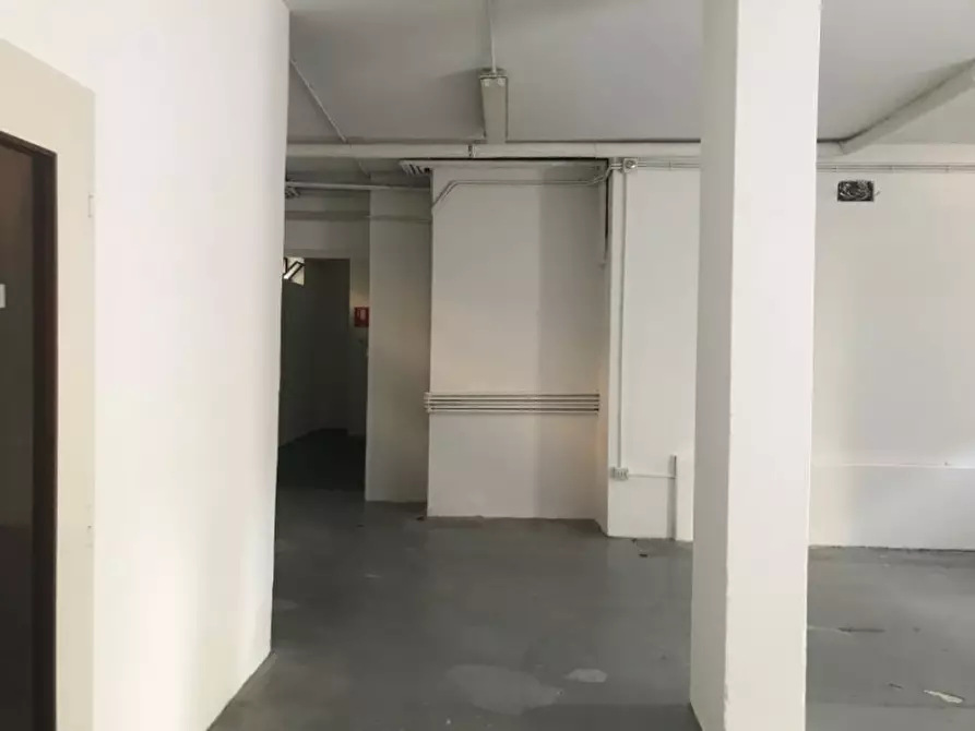 Immagine 4 di Magazzino in affitto  in Via Dalviano a Trieste